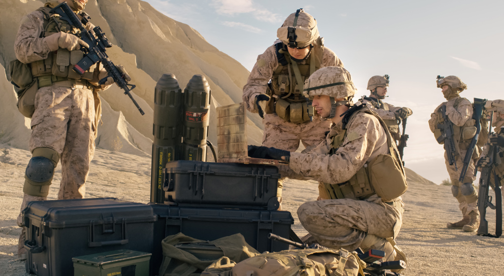 shutterstock_675995524_soldiers_using_computer.jpg